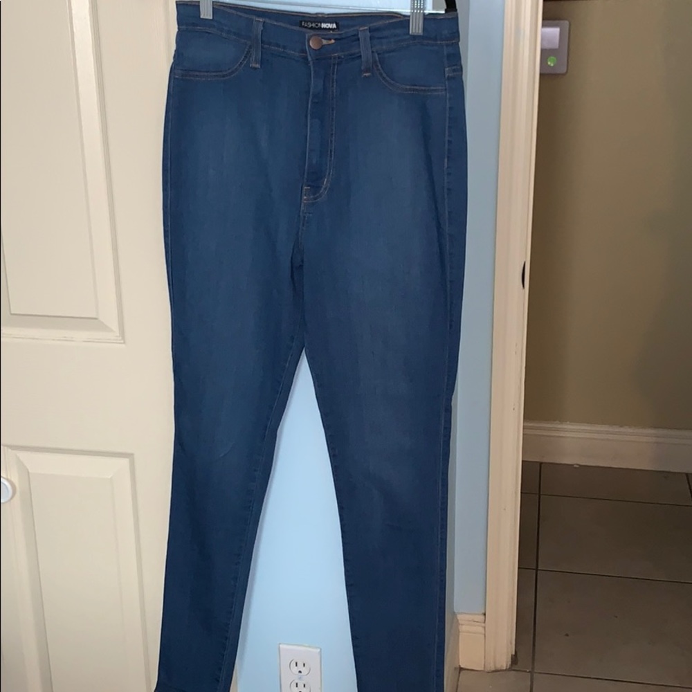 Stretchy blue wash jeans